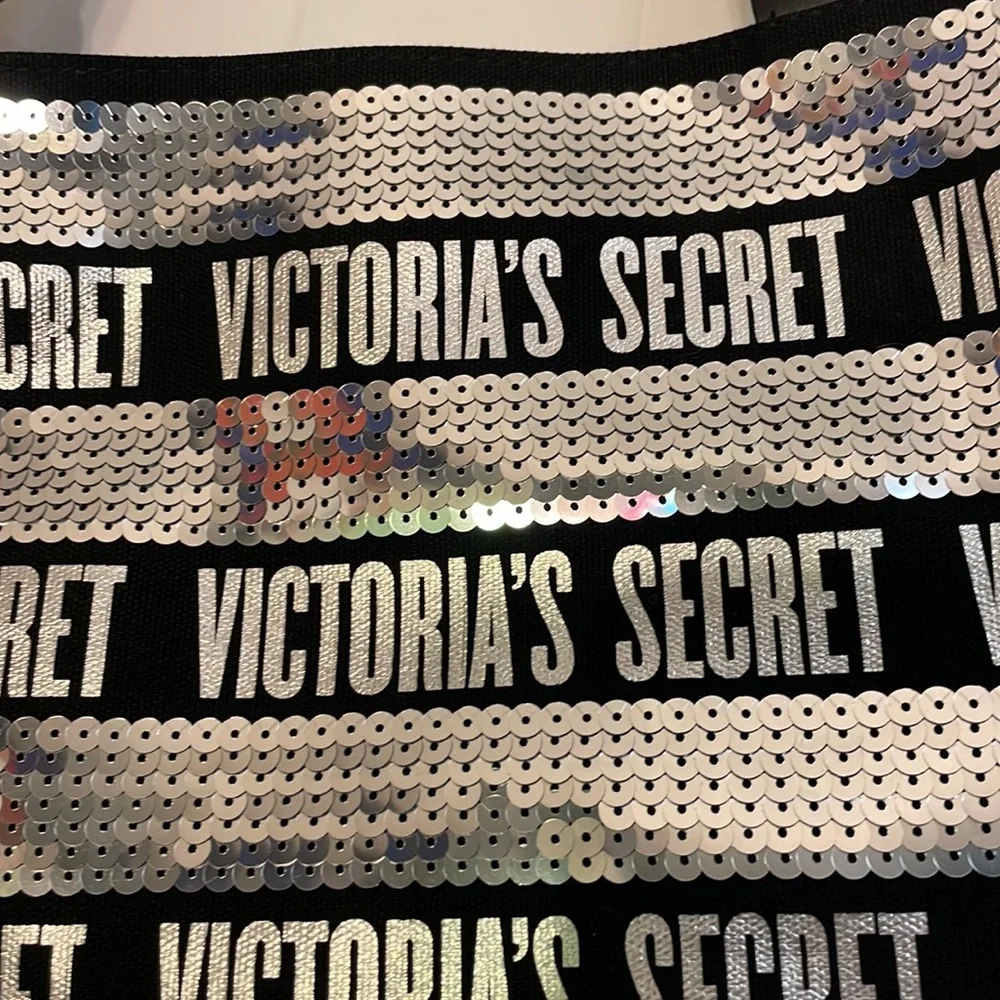 Victoria’s Secret sparkle tote bag comes with small cosmetic bag - Picture 3 of 7